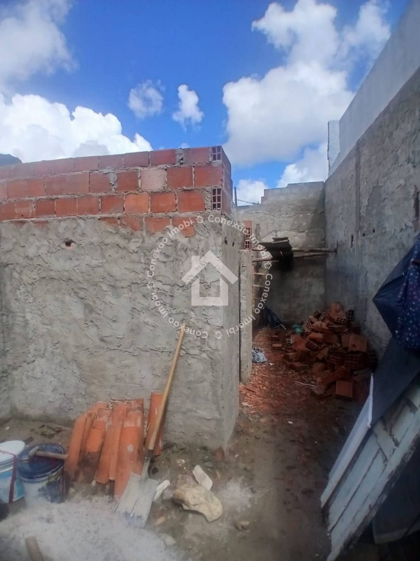 Terreno com Construção e Água Instalada à Venda no Marcos Freire 3| Com 110m²