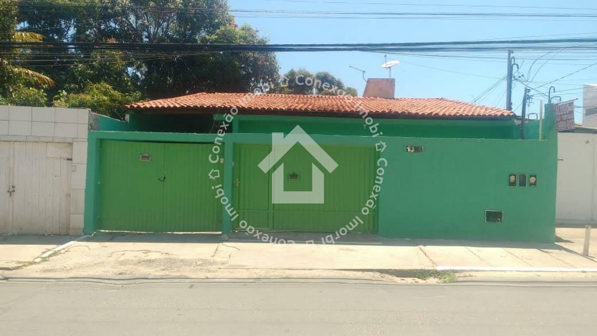 Casa á venda com 2 Kitnets (Venda á Vista)