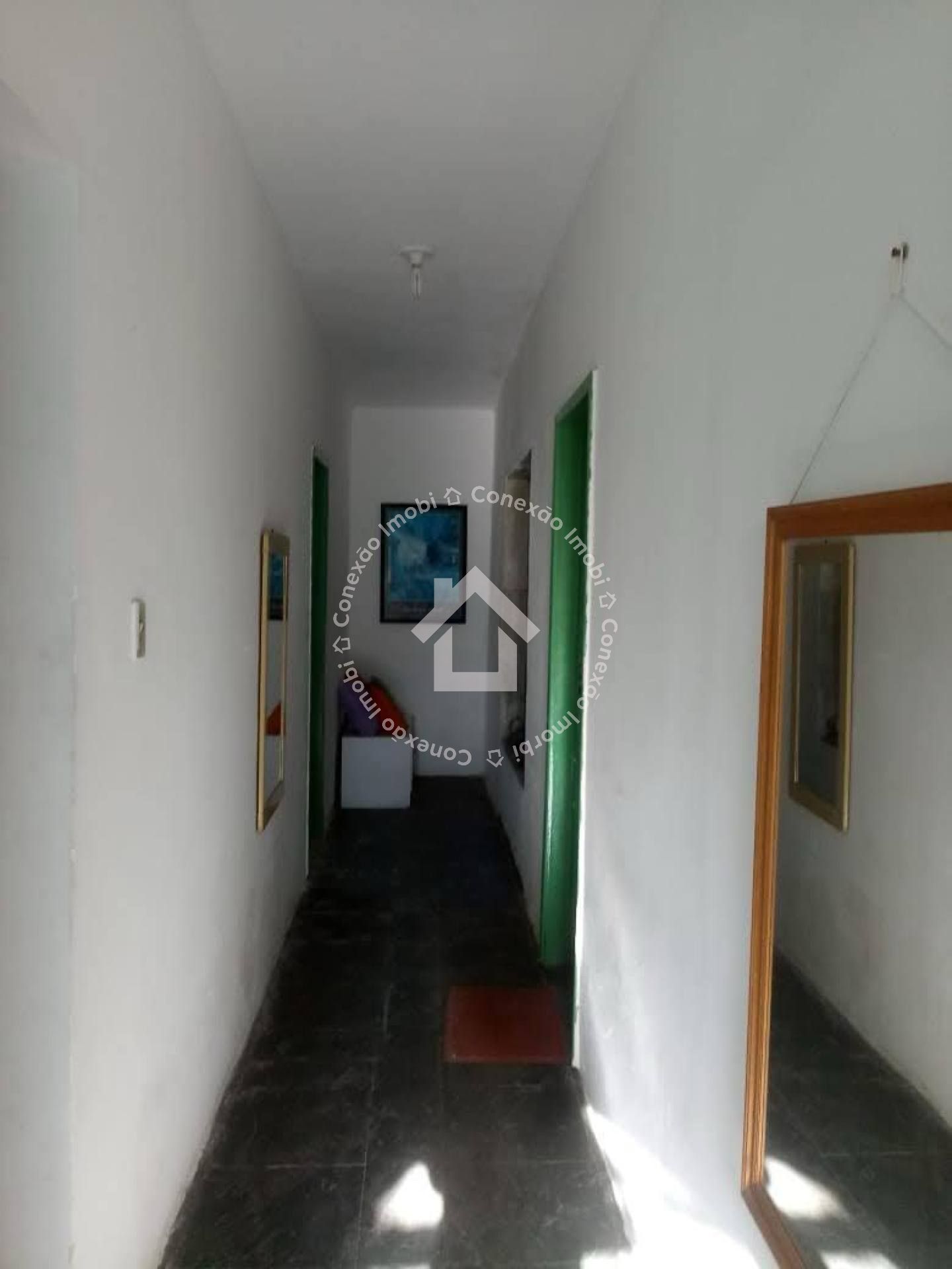 Casa á venda com 2 Kitnets (Venda á Vista)