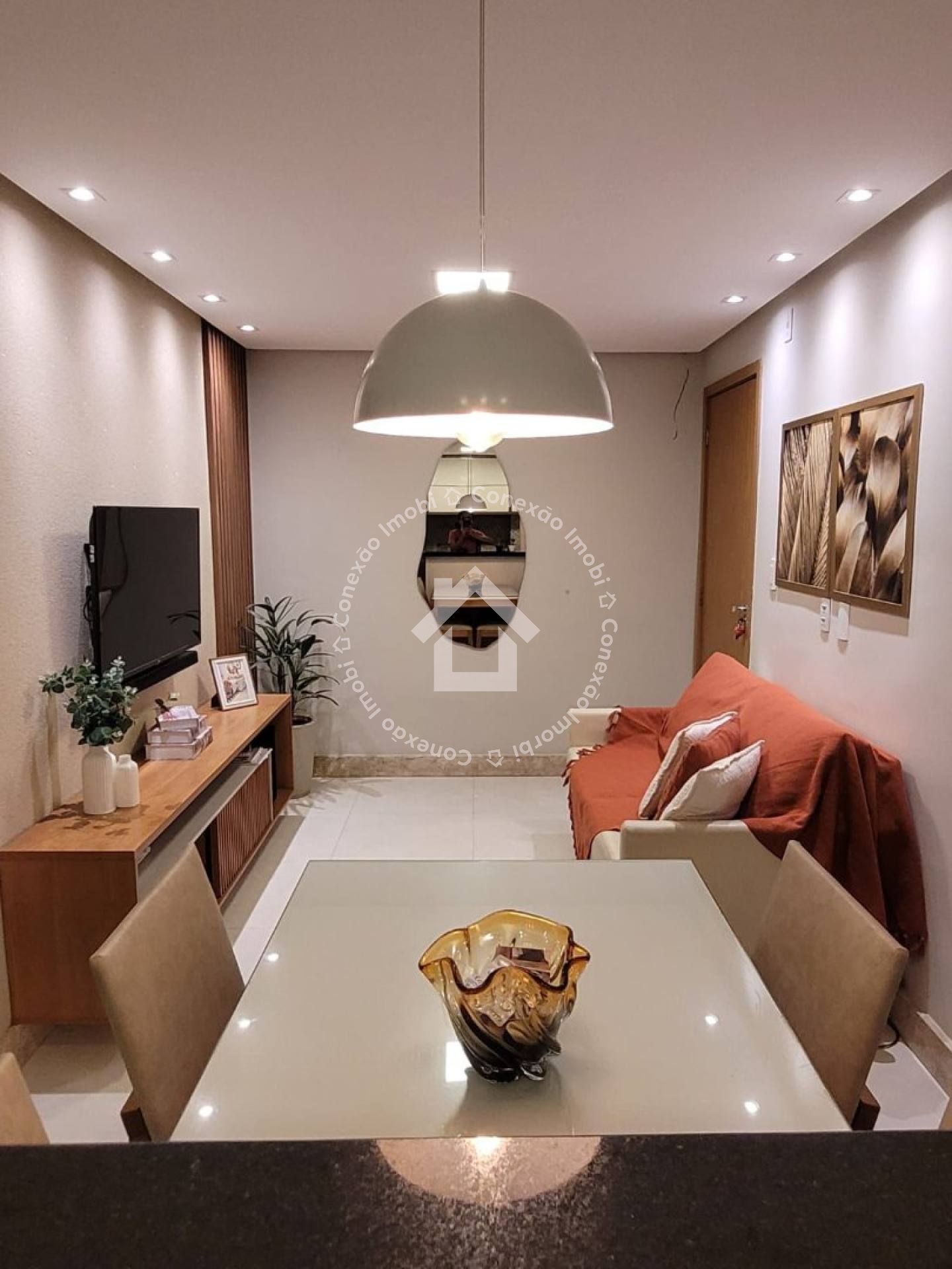 Apartamento Reformado à Venda no Alameda Jabotiana | 2 Quartos | Posição Leste