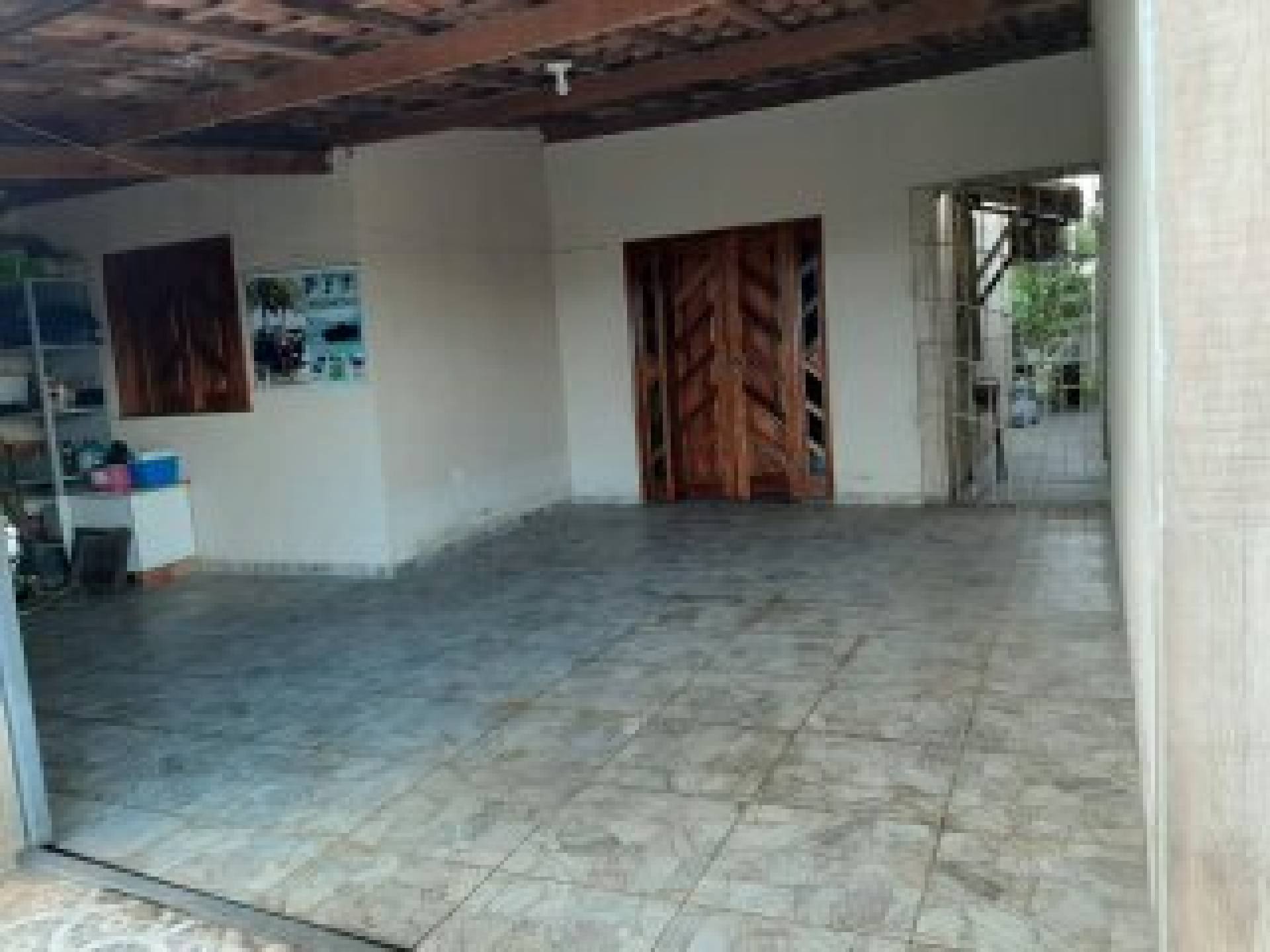 Casa à Venda Próxima à Rodovia dos Náufragos com 2 Quartos e Garagem