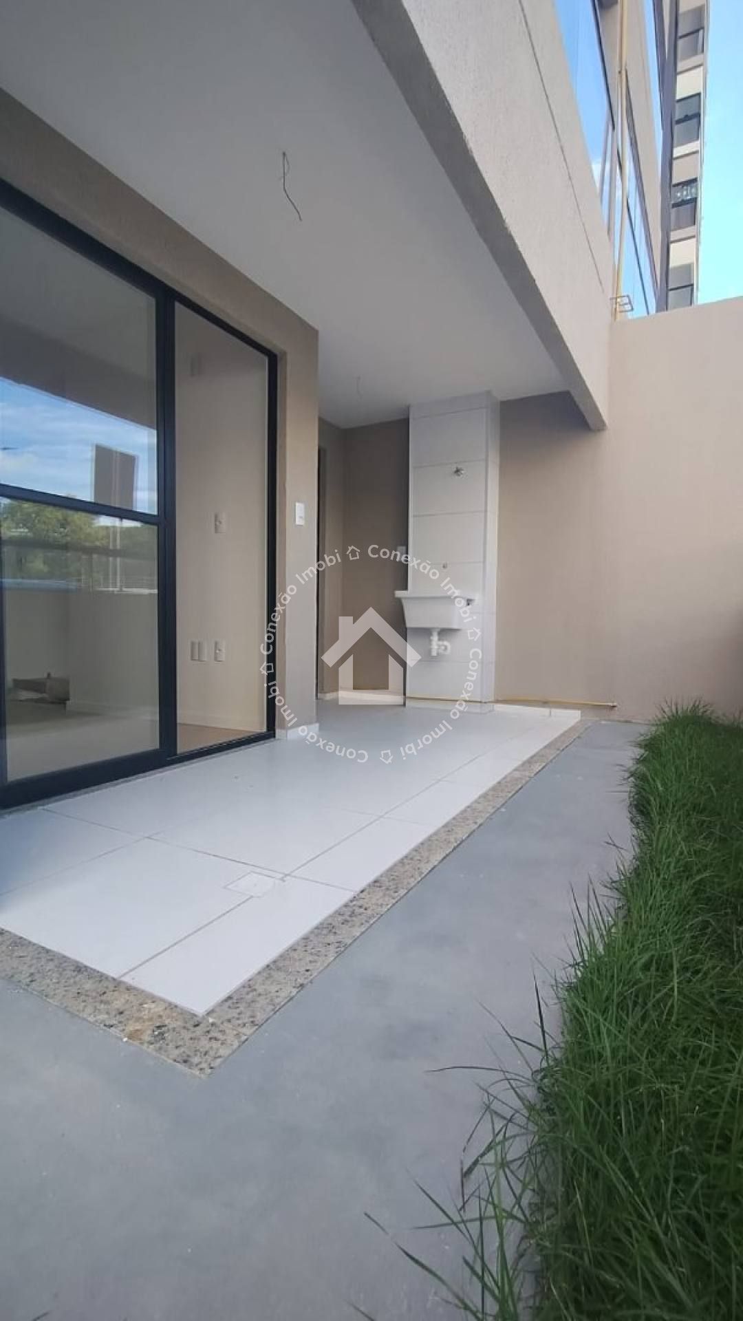 Apartamento à Venda no Bairro Luzia | Condomínio Luzitá | Térreo com giardino | Norte/Leste