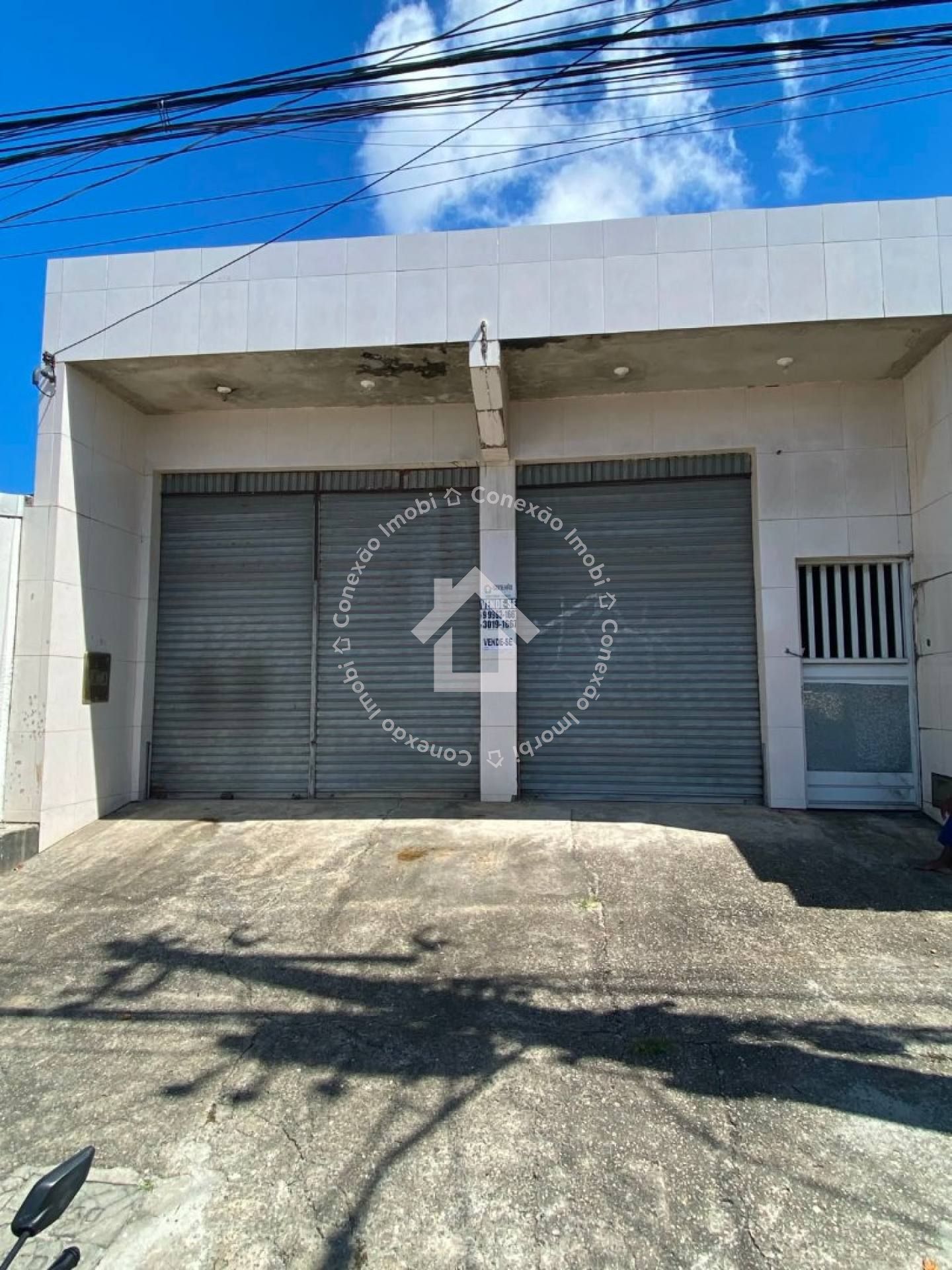 Galpão Comercial de 240 m² à Venda no Bairro Santos Dumont em Aracaju