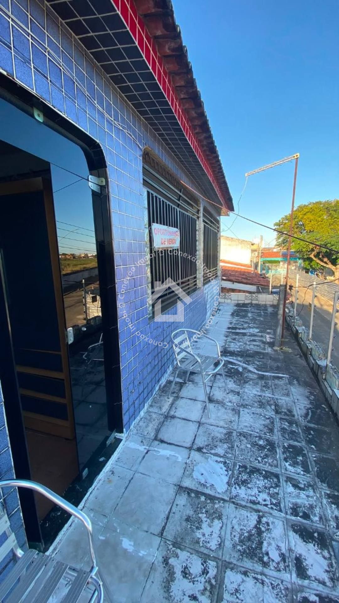 Casa à Venda com Dois Pavimentos e 5 Quartos no Bairro Santos Dumont