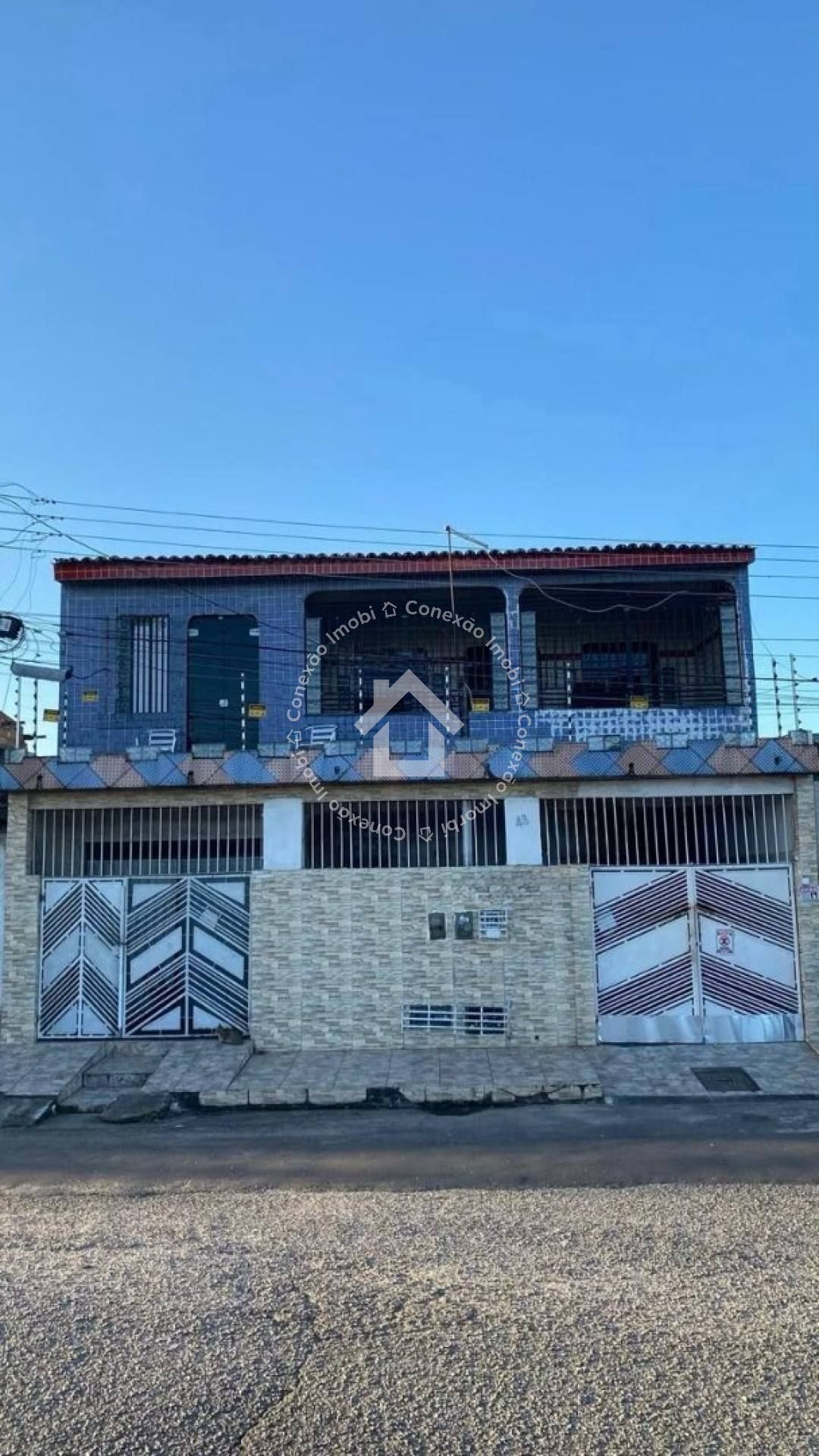 Casa à Venda com Dois Pavimentos e 5 Quartos no Bairro Santos Dumont