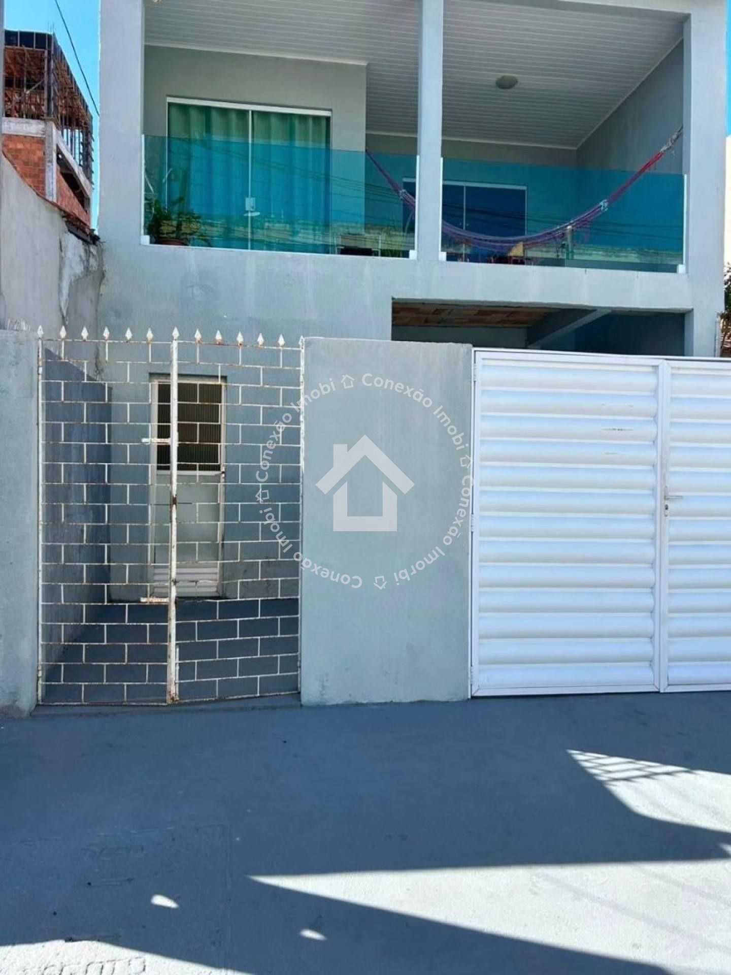Casa de 2 Andares no Ponto Novo | 4 Quartos e Total Sombra