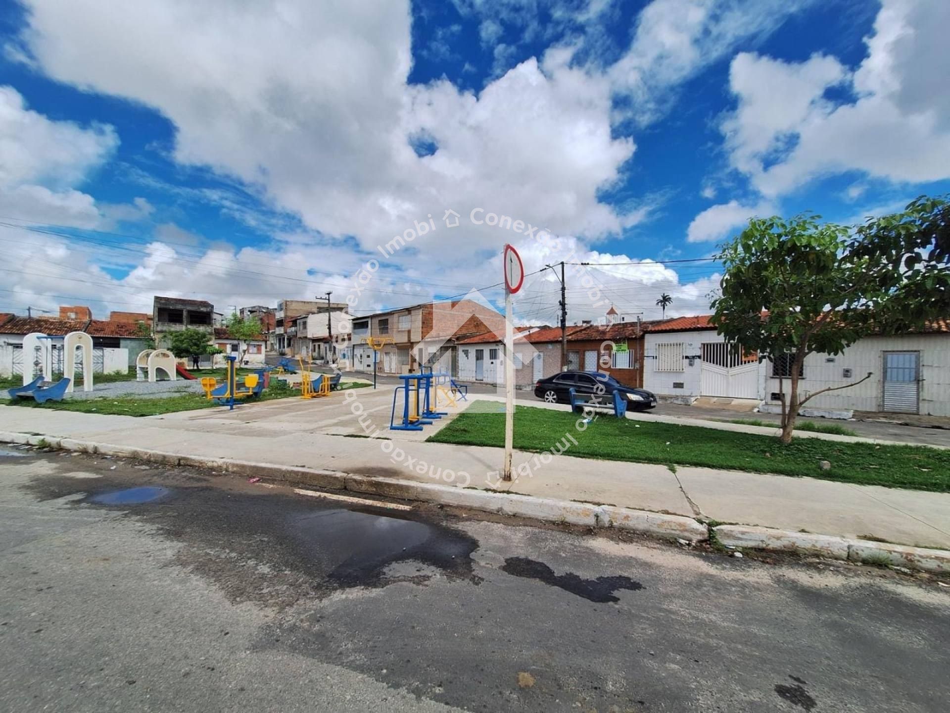 Casa Para Vender com 3 quartos no bairro Olaria em Aracaju | Somente à Vista