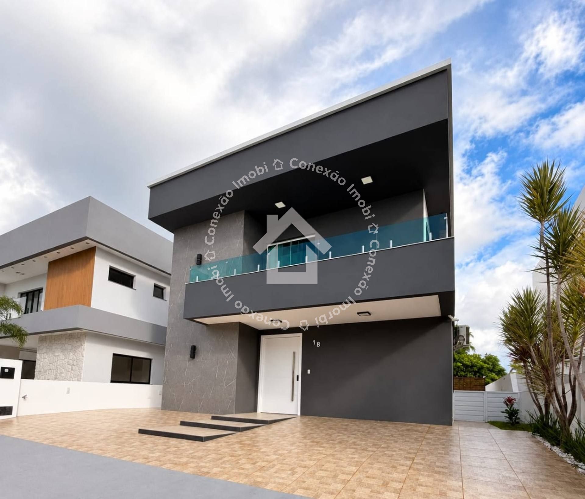 Casa à Venda no Condomínio Fragata com 4 Suítes e Energia Solar em Aracaju