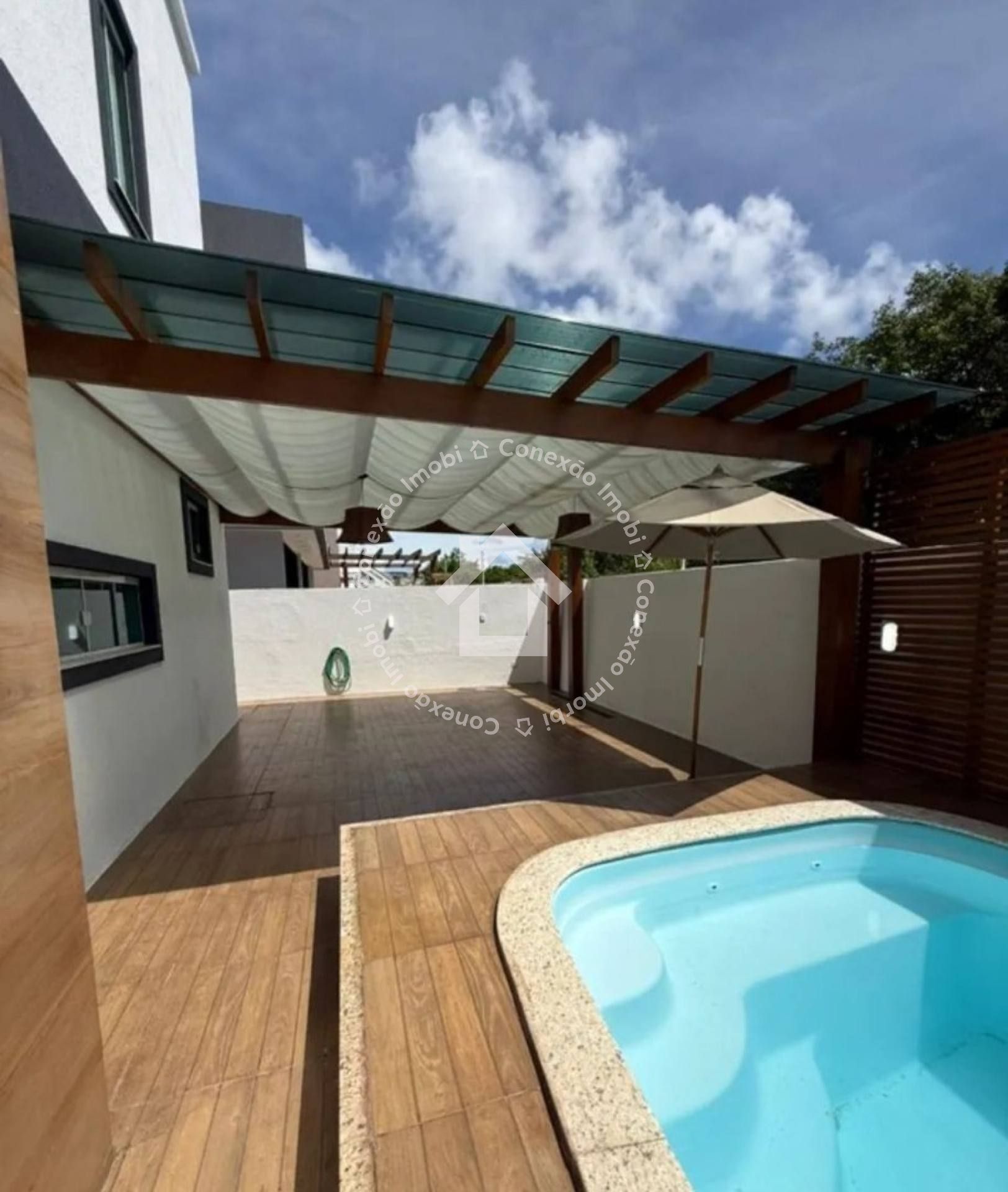 Casa à Venda no Condomínio Fragata com 4 Suítes e Energia Solar em Aracaju