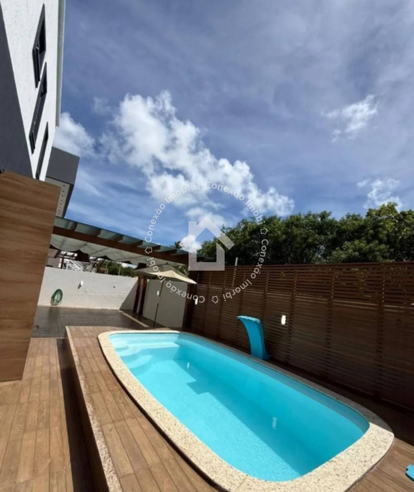 Casa à Venda no Condomínio Fragata com 4 Suítes e Energia Solar em Aracaju
