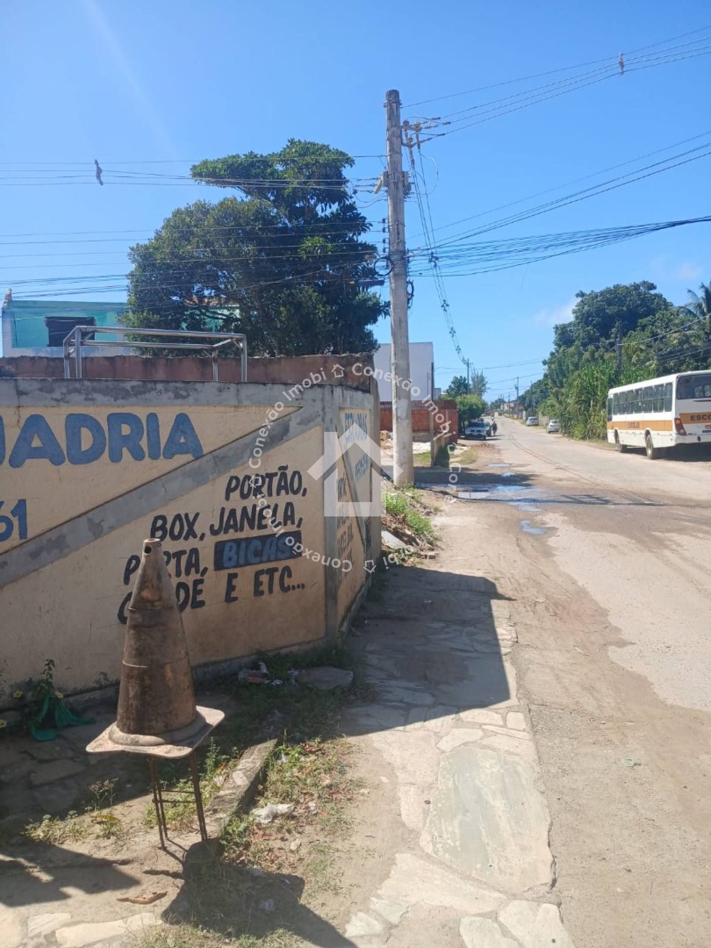 Casa de Esquina à Venda em Areia Branca | Uso Residencial e Comercial