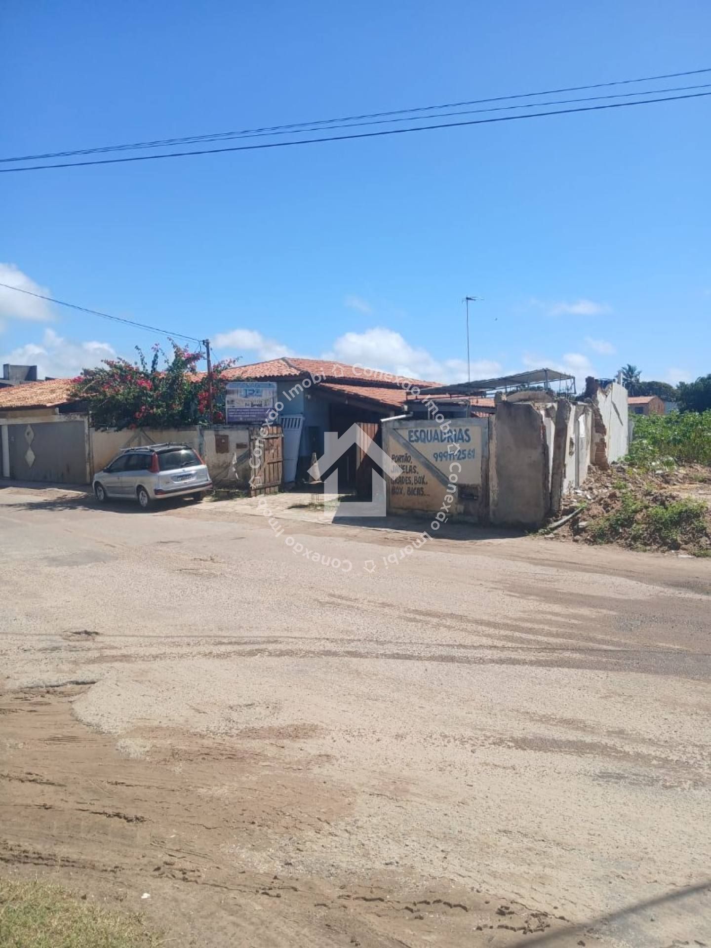 Casa de Esquina à Venda em Areia Branca | Uso Residencial e Comercial