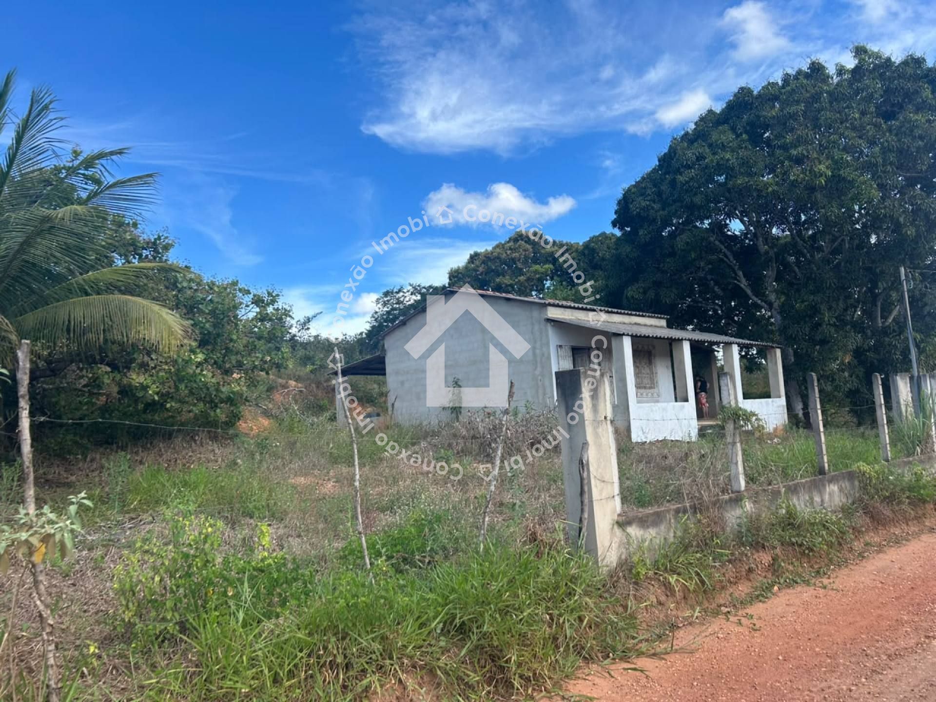 Sítio em Juerana com 4 Tarefas de Terra e Casa