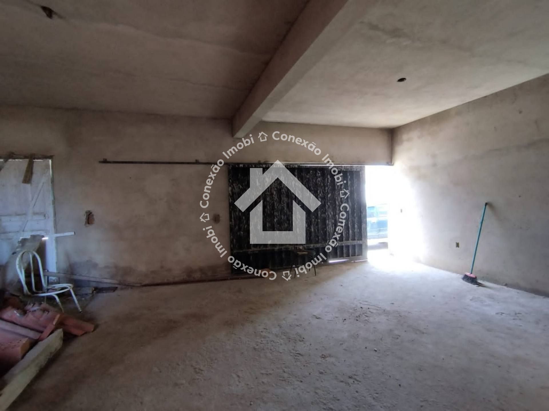 VENDE-SE casa com 2 quartos sendo 1 suíte no Bairro Aeroporto