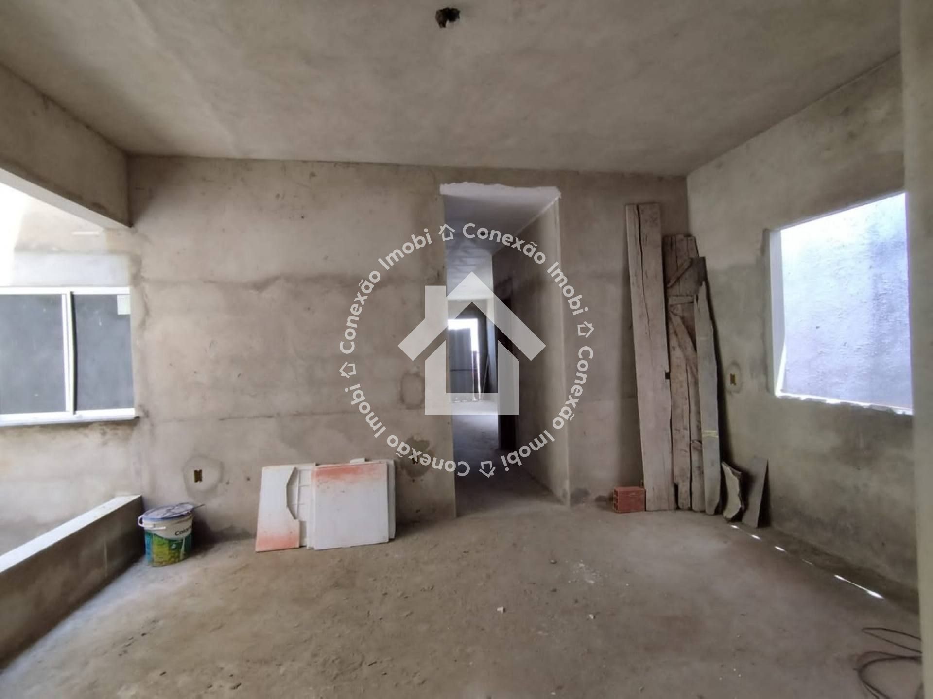 VENDE-SE casa com 2 quartos sendo 1 suíte no Bairro Aeroporto