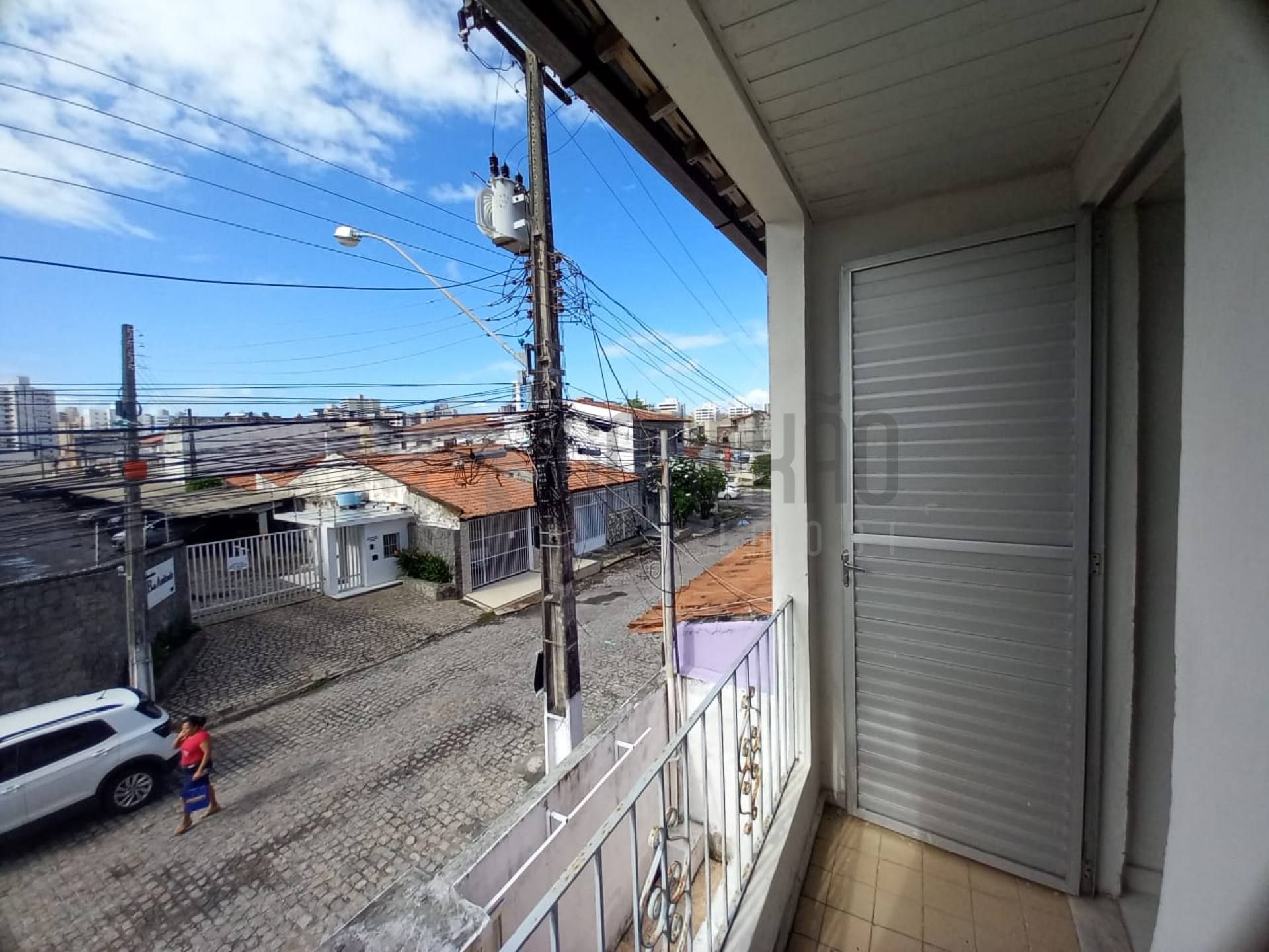 VENDE-SE casa com 4 quartos no Grageru