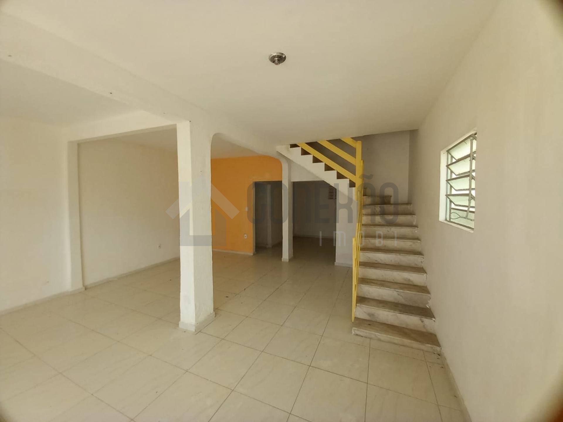 VENDE-SE casa com 4 quartos no Grageru