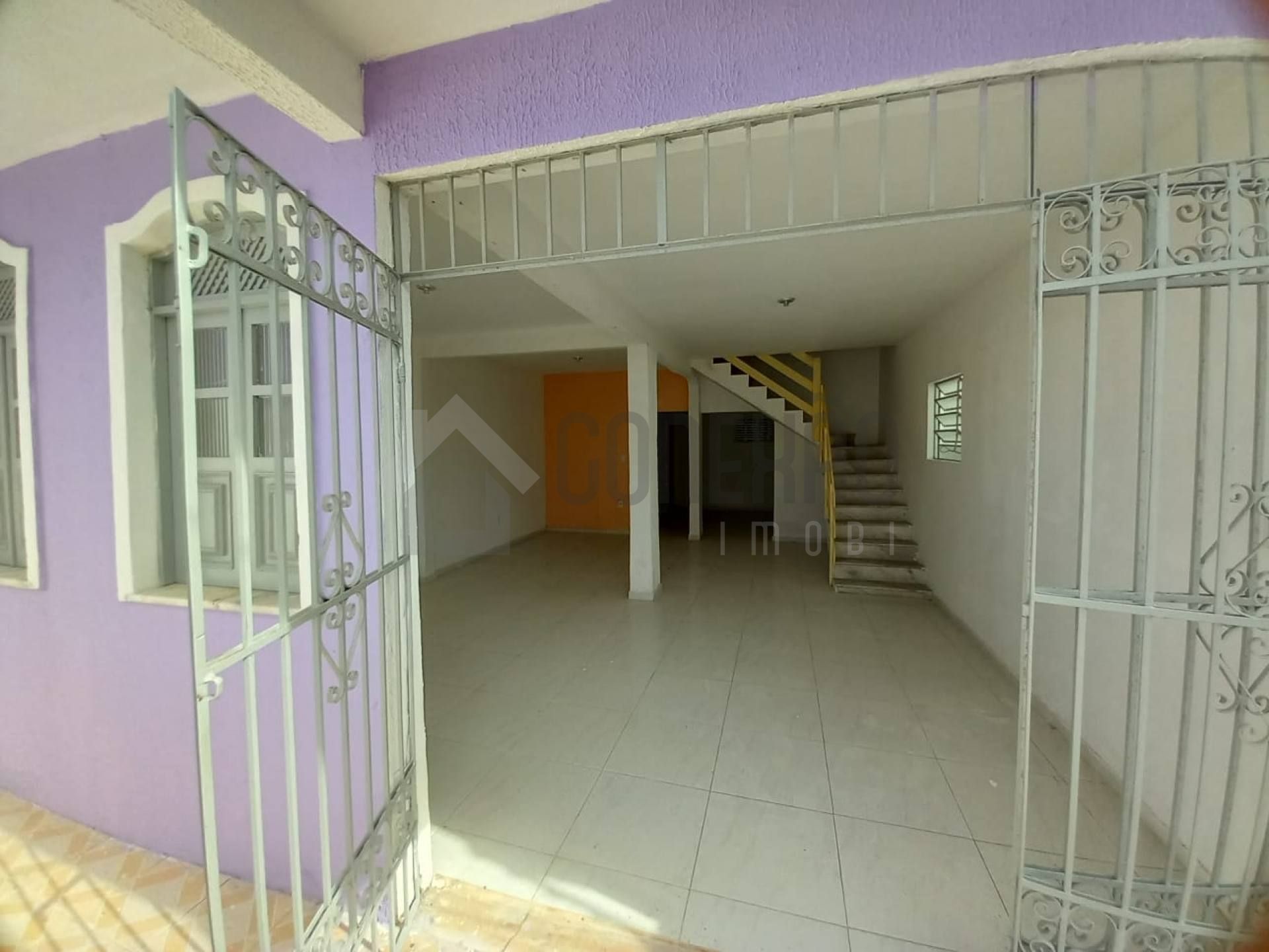VENDE-SE casa com 4 quartos no Grageru