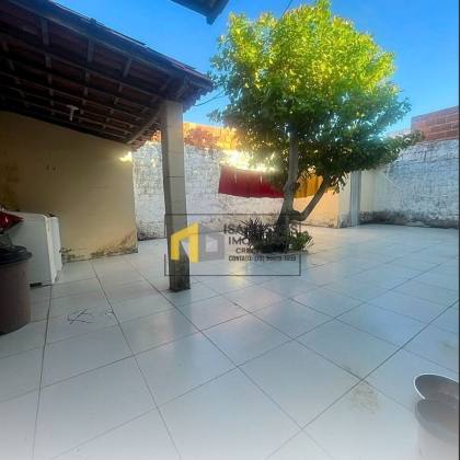 BAIXOU! GRANDE OPORTUNIDADE Casa com 250M², Ampla e Aconchegante no Bairro Aruana e com ponto comercial (sala/ ateliê / escritório)