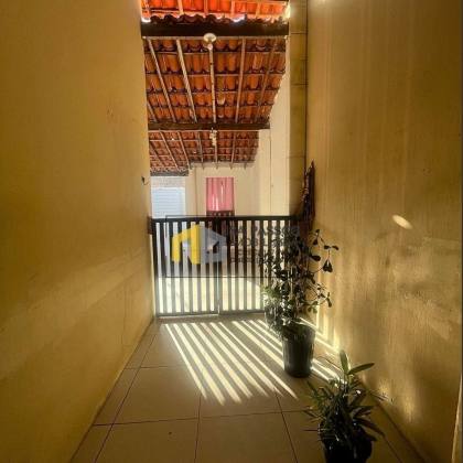 BAIXOU! GRANDE OPORTUNIDADE Casa com 250M², Ampla e Aconchegante no Bairro Aruana e com ponto comercial (sala/ ateliê / escritório)