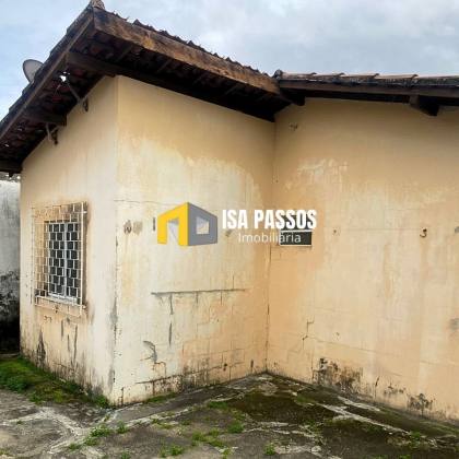 Vendo Casa no Bairro Aruana (AT 180M² e AC 60,88m²)