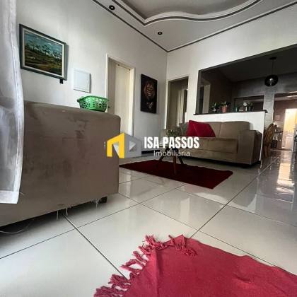 Casa Aconchegante com 200M² no Bairro Aeroporto e com Ponto Comercial