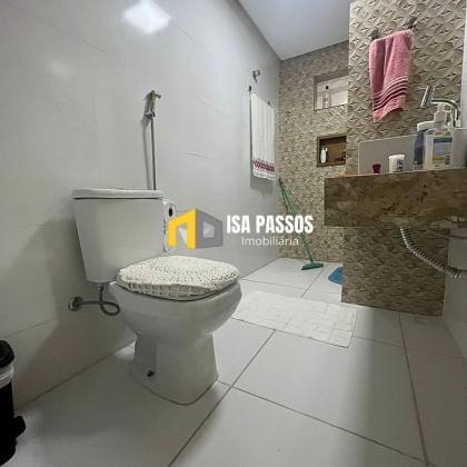 Casa Aconchegante com 200M² no Bairro Aeroporto e com Ponto Comercial