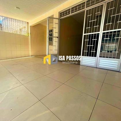EXCELENTE! Casa REFORMADA com 175M² no Bairro Siqueira Campos, Ampla e Arejada! Aconchegante, no porcelanato e áreas molhadas revestidas.