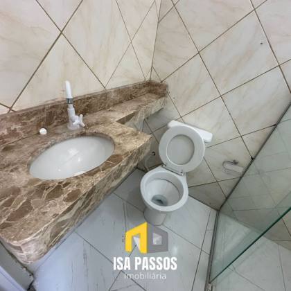 CASA COM 135M² NO CONJUNTO ALBANO FRANCO – RECÉM REFORMADA E DESOCUPADA!