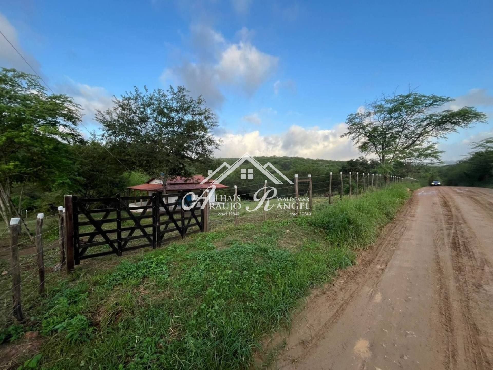 VENDO PROPRIEDADE NA PE-078 MUNICÍPIO DE GRAVATÁ-PE