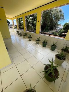 EMPREENDIMENTO COM SETE CASAS PARA VENDA