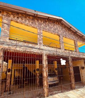 EMPREENDIMENTO COM SETE CASAS PARA VENDA