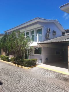 VENDO CASA EM CONDOMÍNIO FECHADO NA PRAIA DE MARIA FARINHA/PE