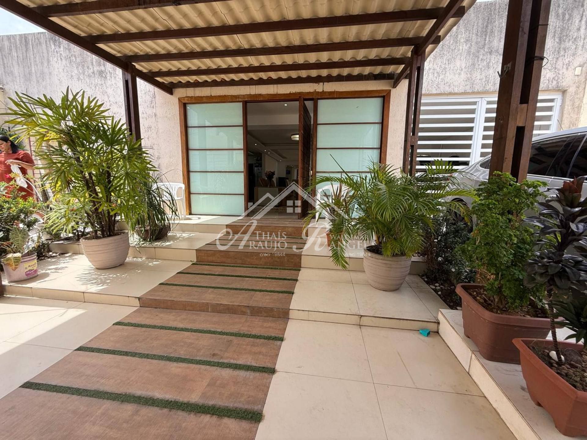 VENDO CASA PRÓXIMO A AV. BARAO DE SOUZA LEÃO/PE