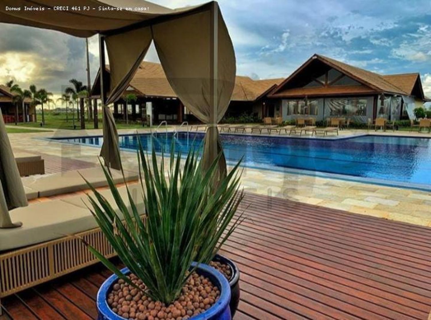 Lote / Terreno de Condomínio Para Vender no bairro Alphaville em Barra Dos Coqueiros