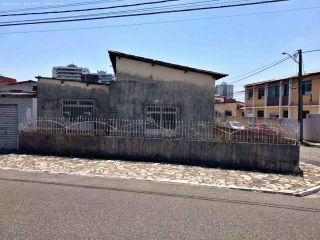 Casa Para Vender com 3 quartos no bairro Grageru em Aracaju