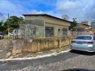 Casa Para Vender com 3 quartos no bairro Grageru em Aracaju