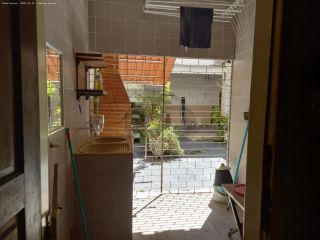 Casa Para Vender com 4 quartos, sendo 1 suíte no bairro Luzia em Aracaju