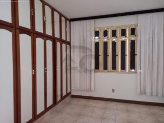 Casa Para Vender com 4 quartos, sendo 1 suíte no bairro Luzia em Aracaju