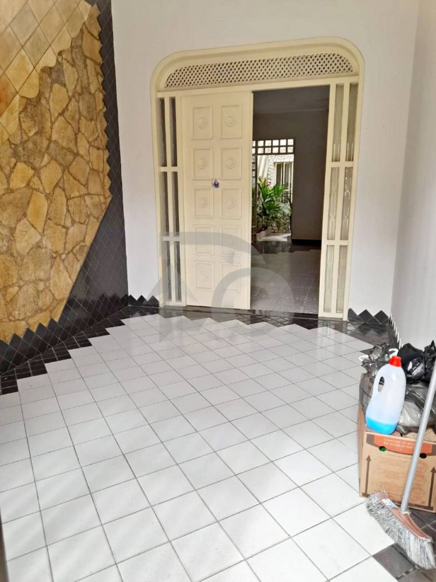 Casa Para Vender com 3 quartos 1 suíte no bairro Suíssa em Aracaju