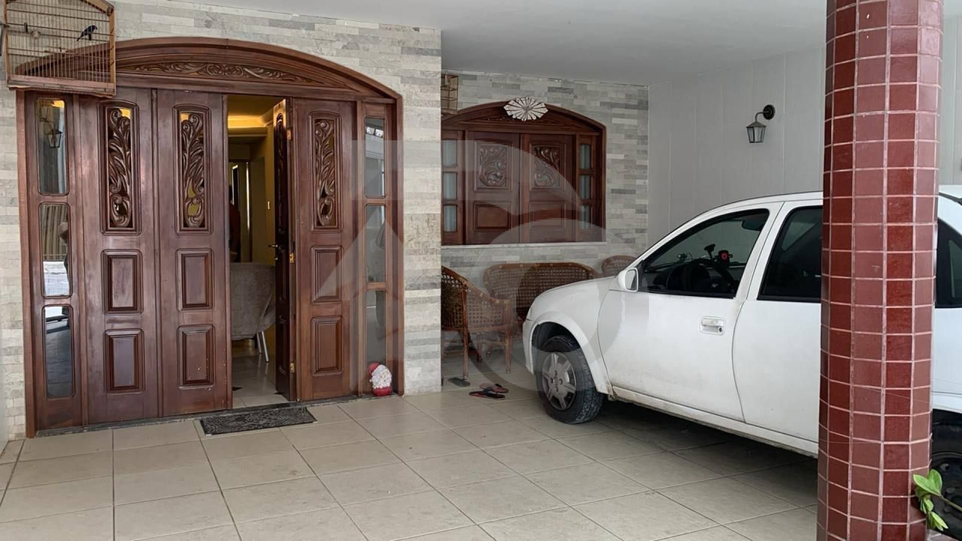 Casa Para Vender com 4 quartos 1 suíte no bairro Luzia em Aracaju