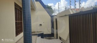 Casa Para Vender com 5 quartos 3 suítes no bairro Farolândia em Aracaju
