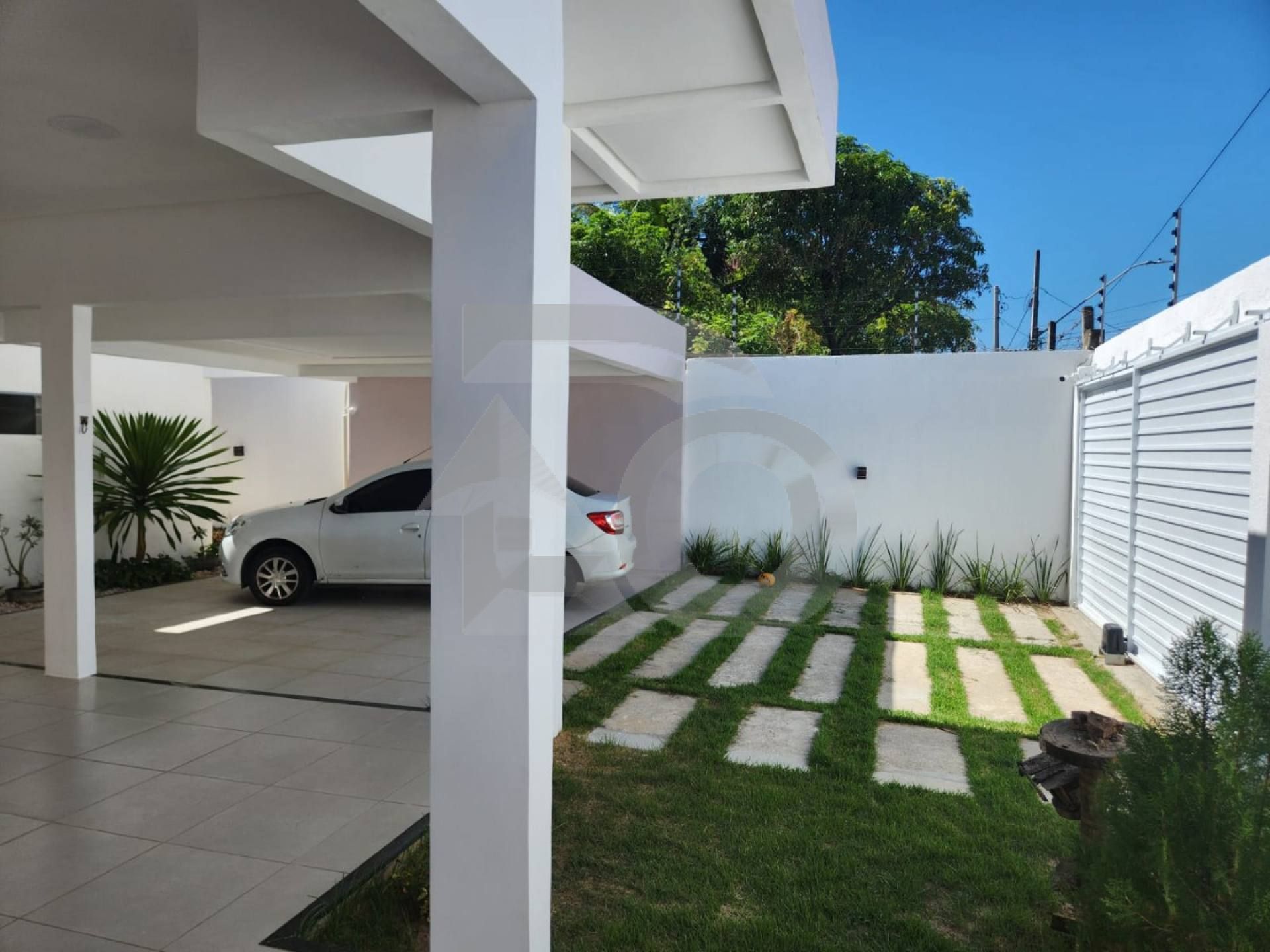Casa Para Vender com 5 quartos 1 suíte no bairro Coroa do Meio em Aracaju