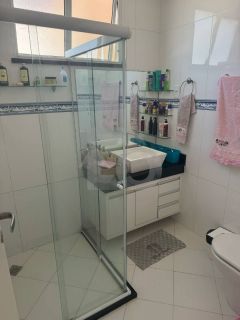 Casa de Condomínio Para Vender com 5 quartos 3 suítes no bairro Atalaia em Aracaju