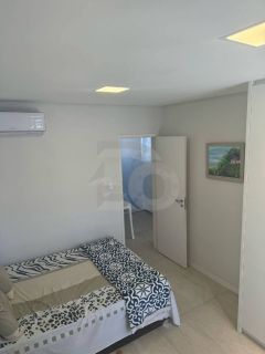 Casa de Condomínio Para Vender com 5 quartos 3 suítes no bairro Atalaia em Aracaju