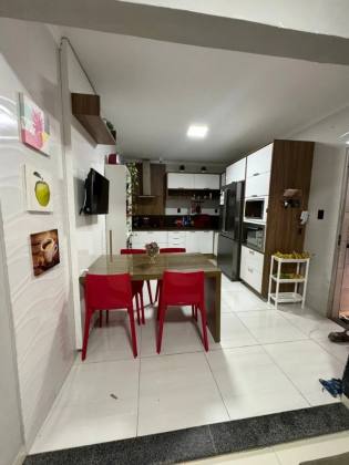Casa Para Vender com 3 quartos 2 suítes no bairro Jabotiana em Aracaju