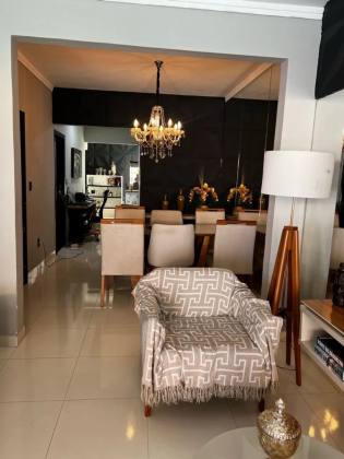 Casa Para Vender com 3 quartos 2 suítes no bairro Jabotiana em Aracaju