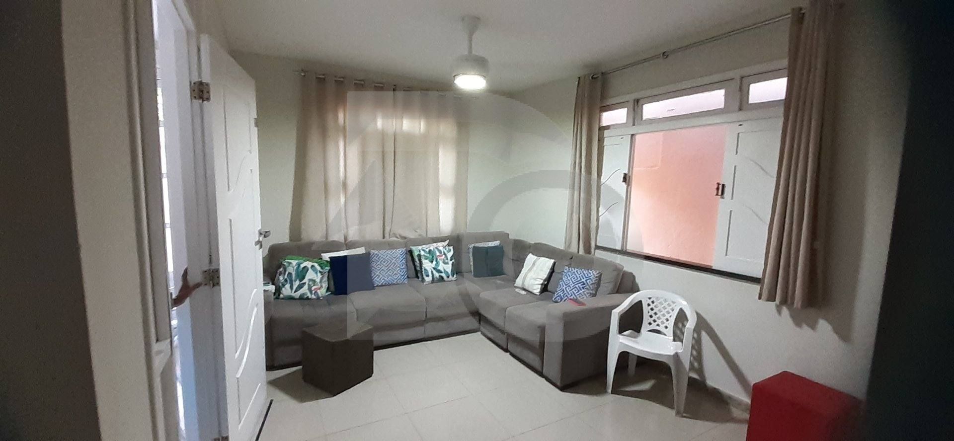Casa Para Vender com 4 quartos 2 suítes no bairro Santa Lúcia em Aracaju