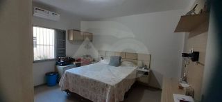 Casa Para Vender com 4 quartos 2 suítes no bairro Santa Lúcia em Aracaju