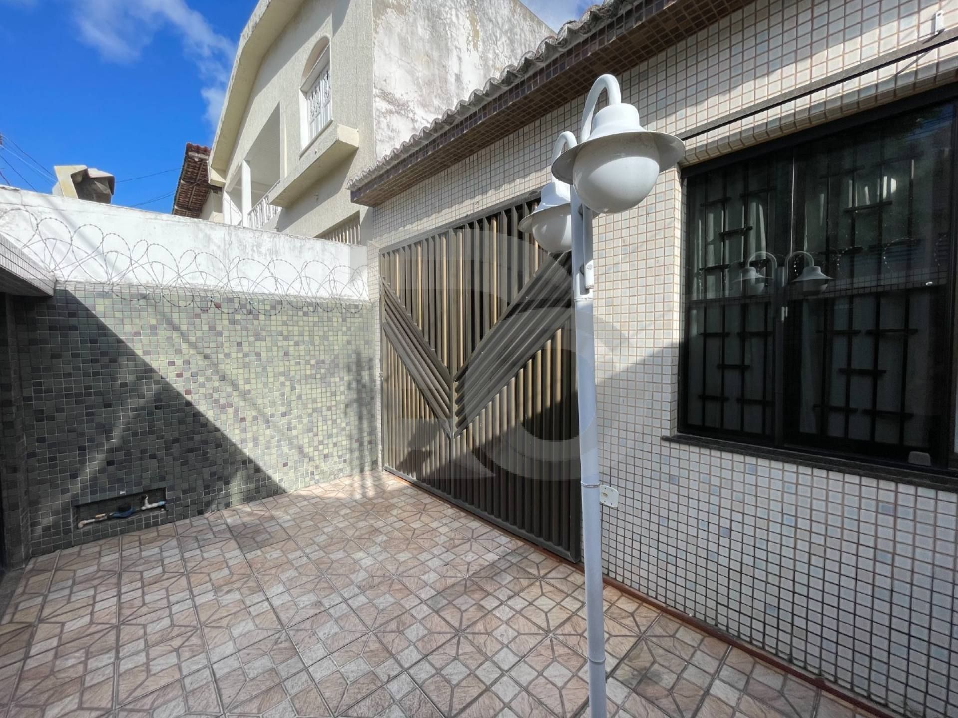 Casa Para Vender com 4 quartos 1 suíte no bairro Novo Paraíso em Aracaju
